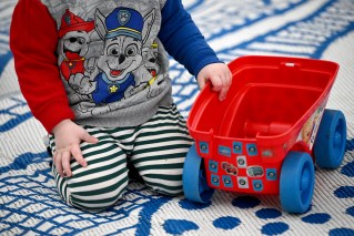 Young Australians plan fewer kids as costs crush family dreams